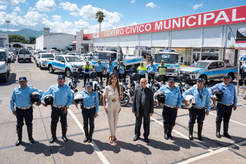 Bettina Romero entregó nuevo equipamiento para reforzar el servicio de tránsito municipal